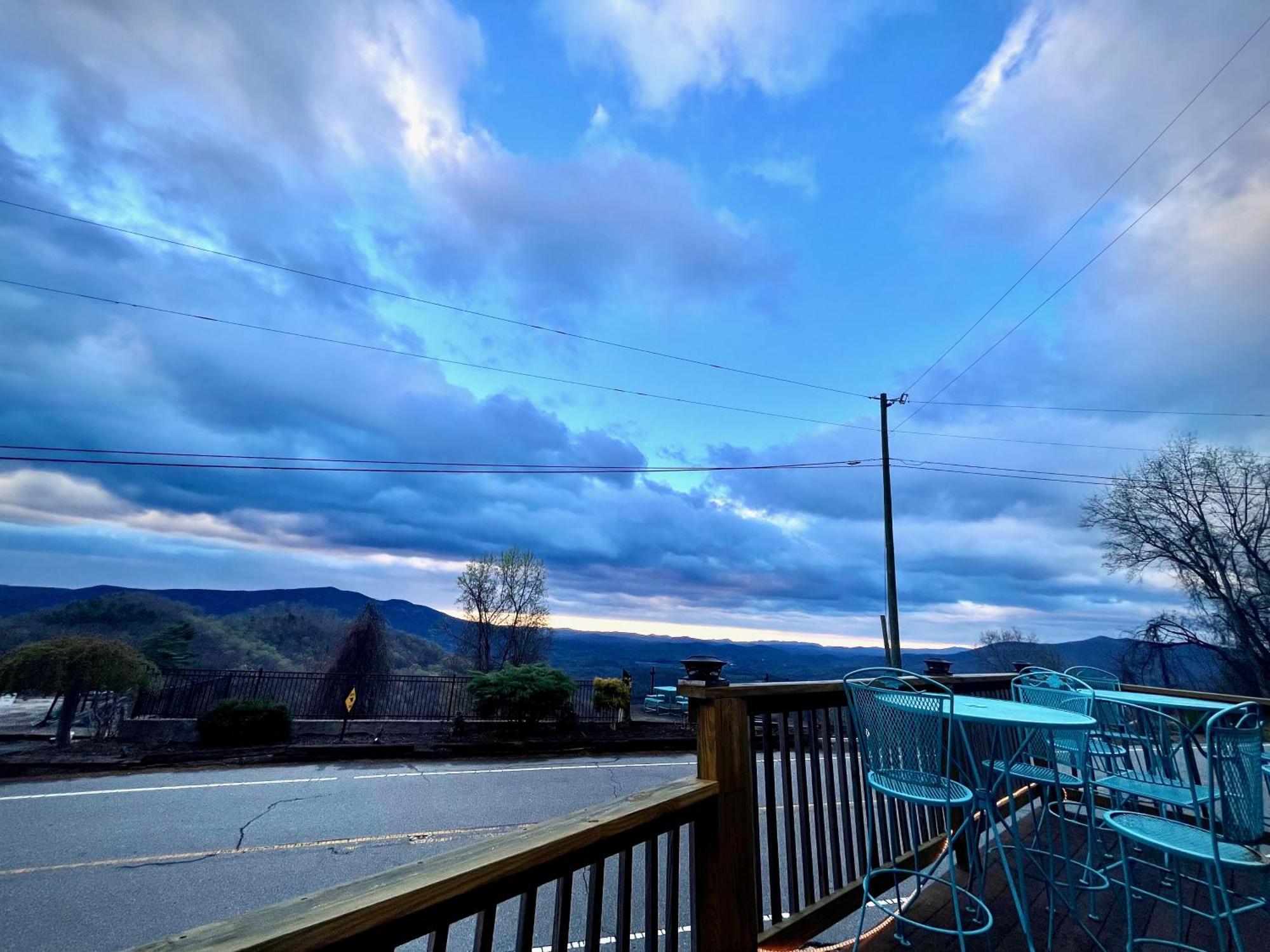 Skyline Village Inn Spruce Pine Exterior foto