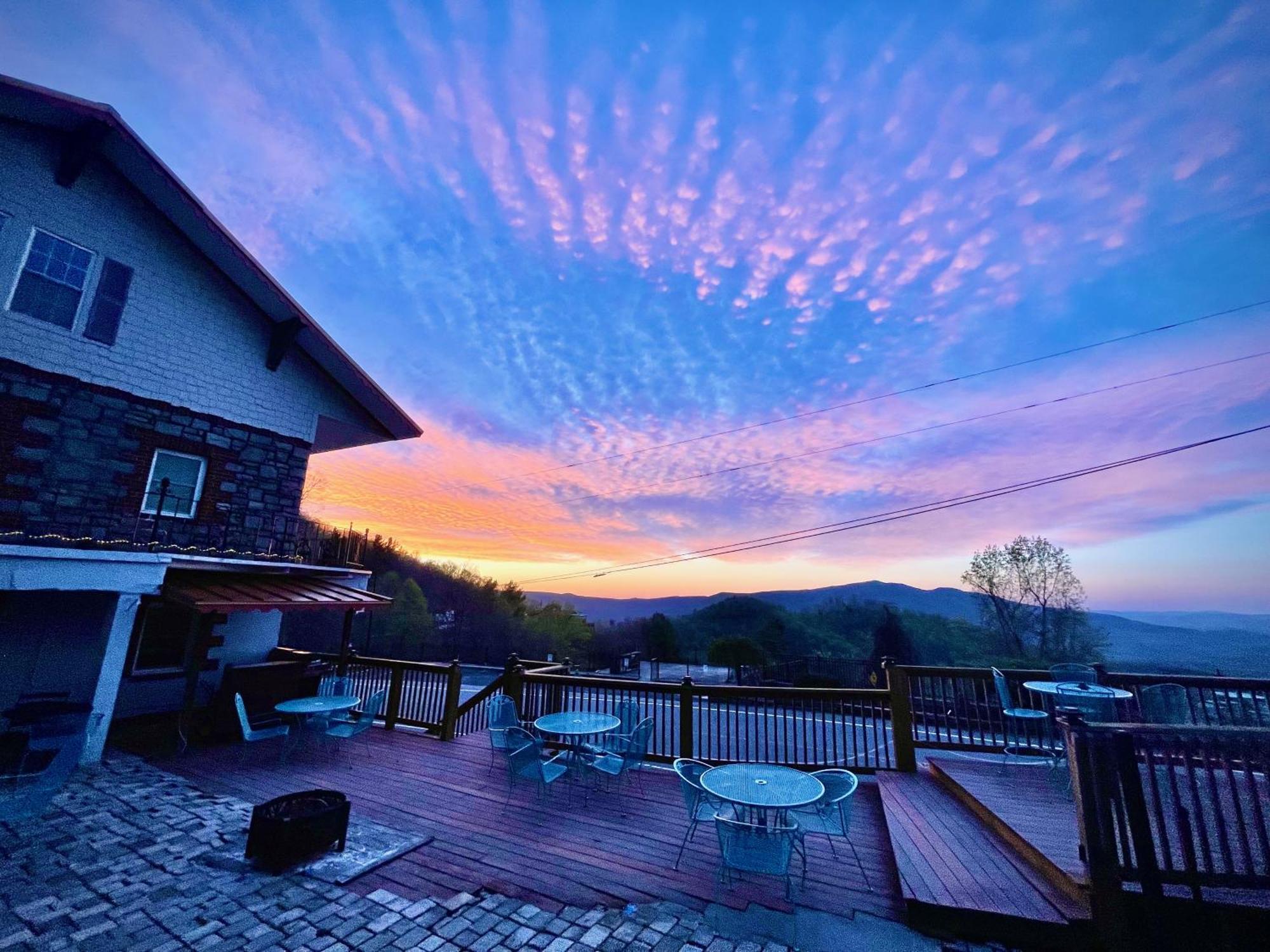 Skyline Village Inn Spruce Pine Exterior foto