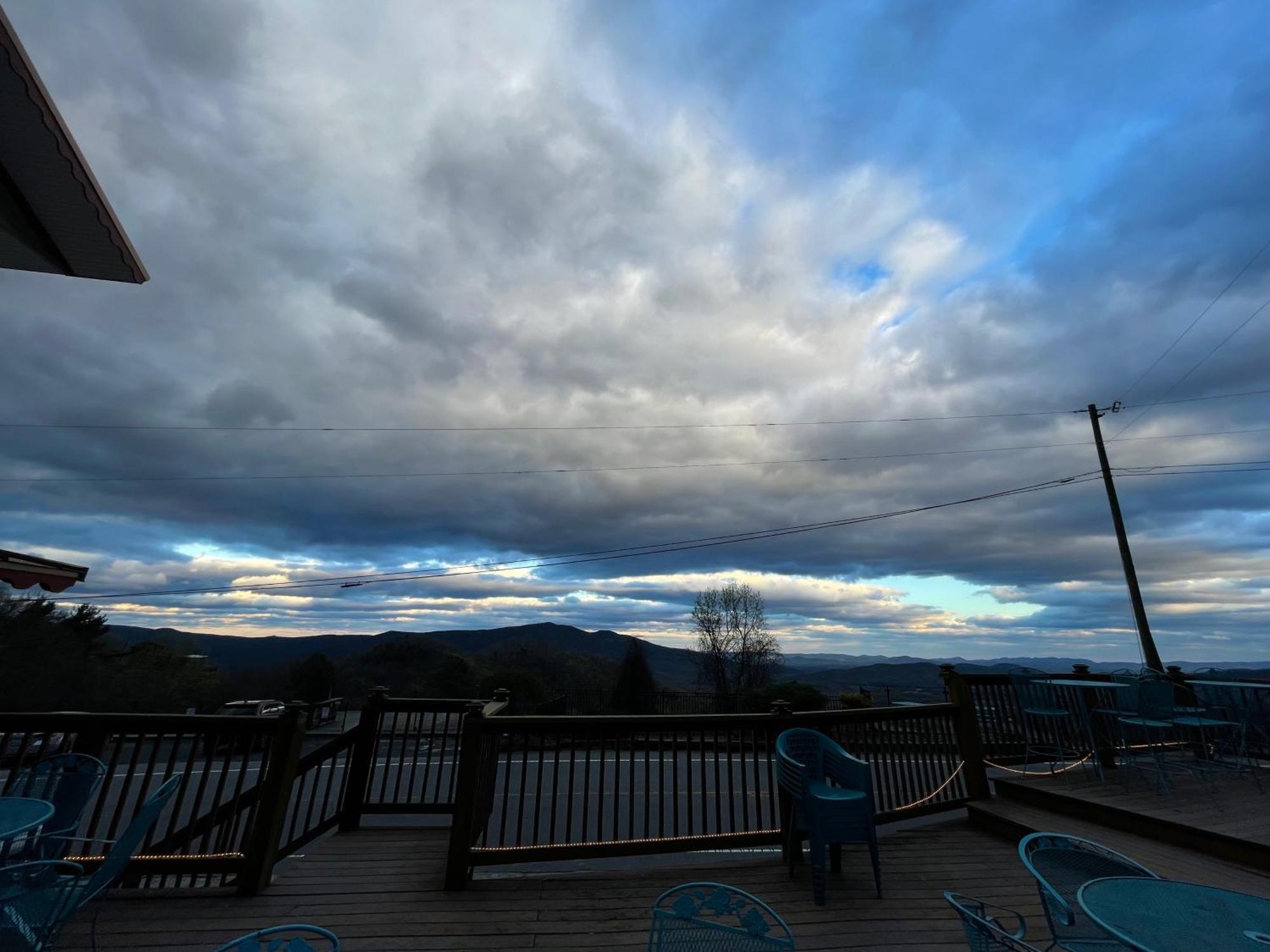 Skyline Village Inn Spruce Pine Exterior foto