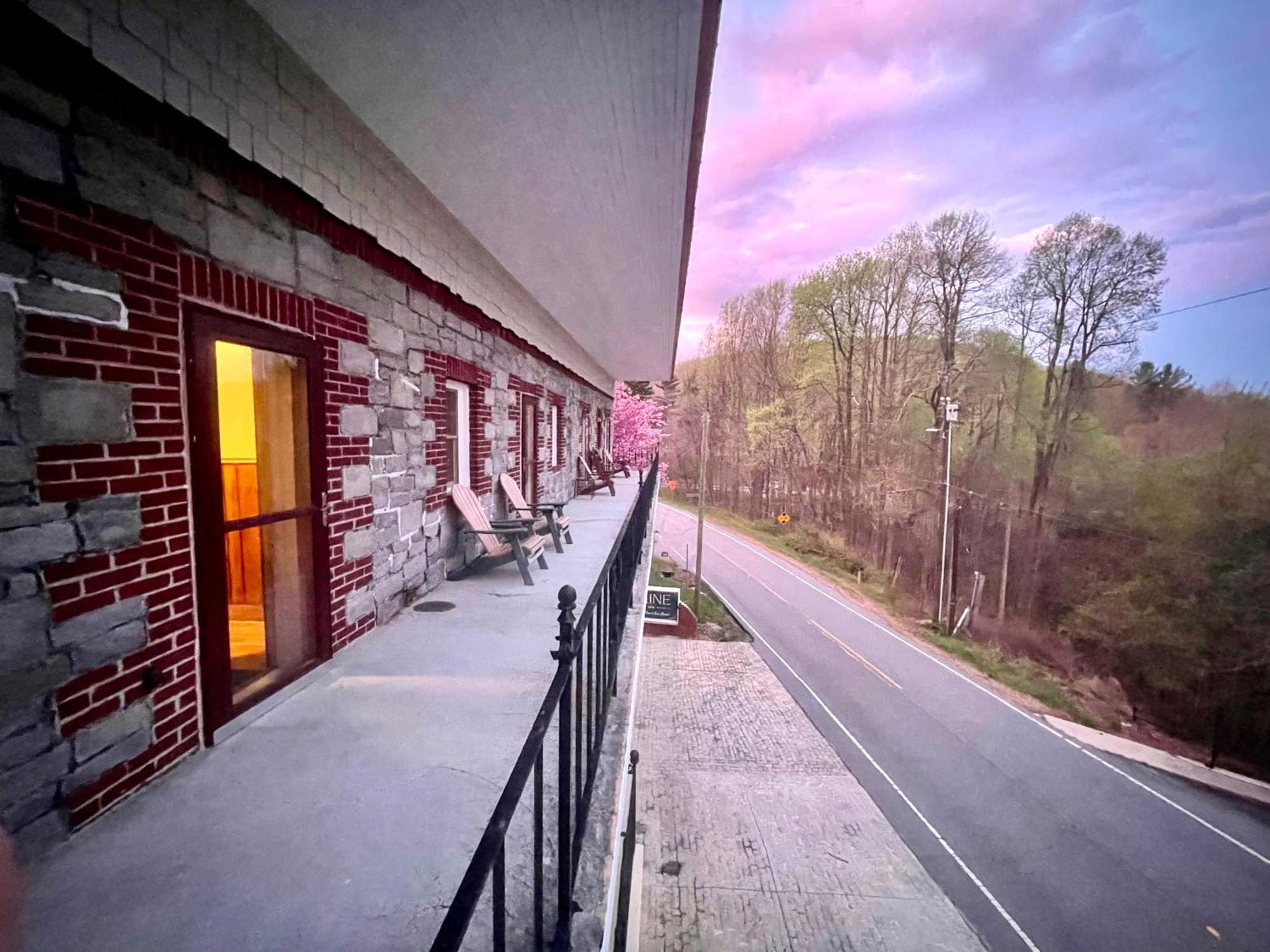 Skyline Village Inn Spruce Pine Exterior foto