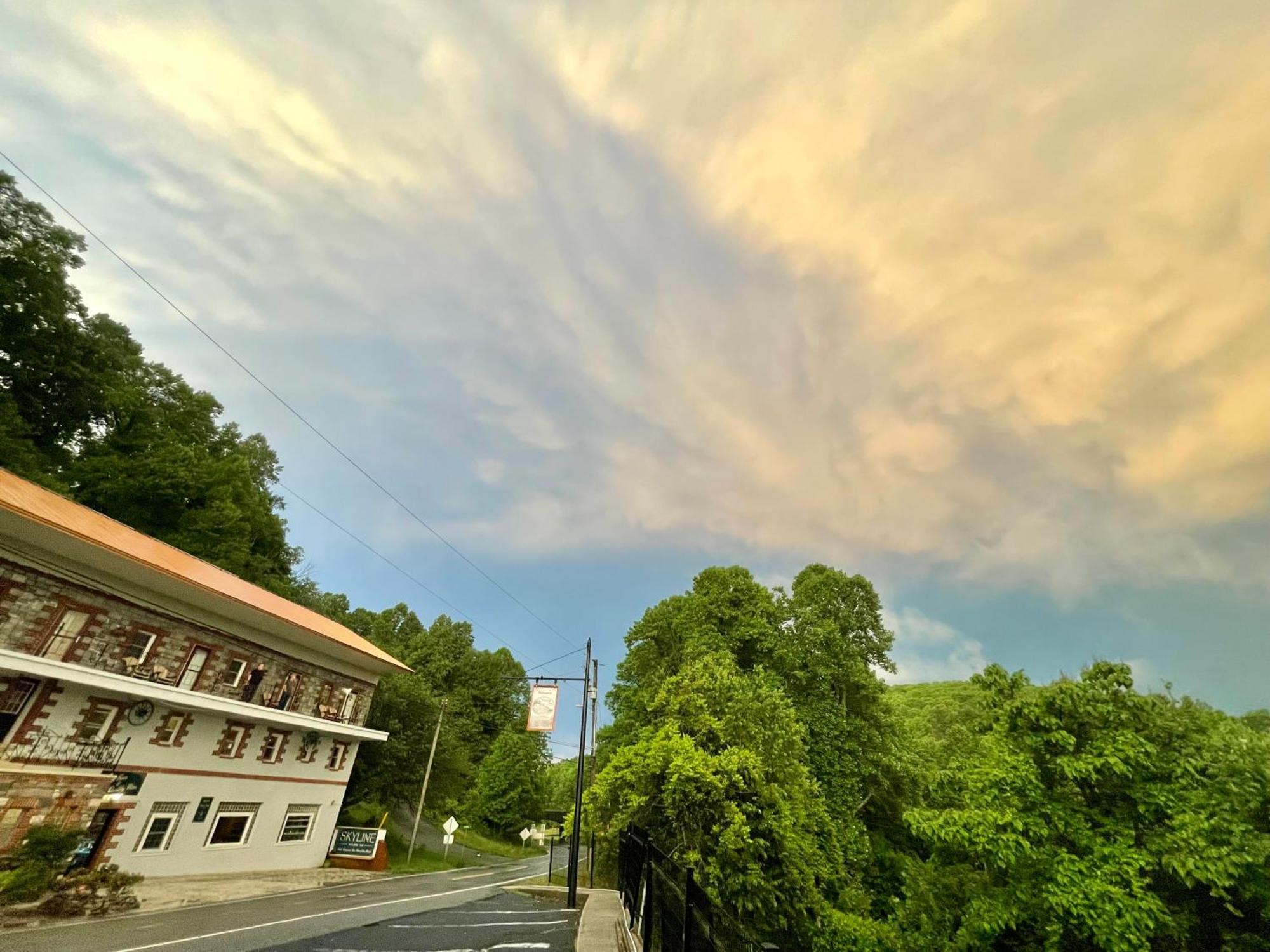 Skyline Village Inn Spruce Pine Exterior foto
